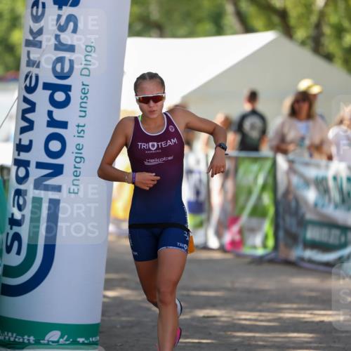 01.09.2024 - 17. Tribühne Triathlon Michael Strokosch http://msf.ph/oto/6909069 01.09.2024 11:50:28 Ziel 325 meine-sportfotos.de