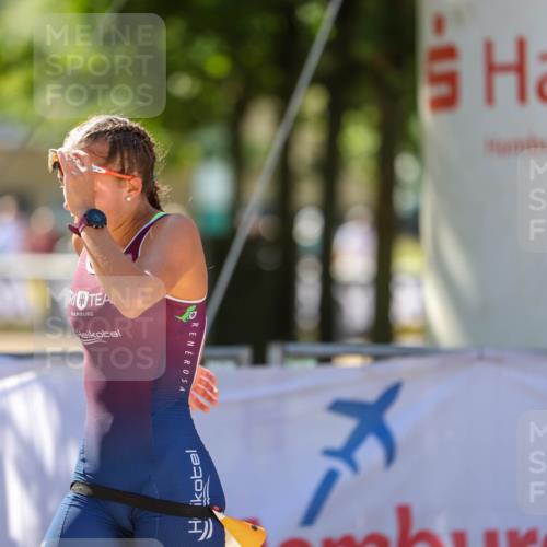 01.09.2024 - 17. Tribühne Triathlon Michael Strokosch http://msf.ph/oto/6909128 01.09.2024 11:50:31 Ziel 325 meine-sportfotos.de