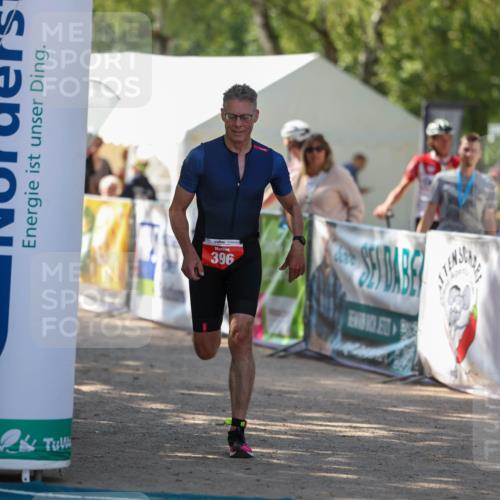 01.09.2024 - 17. Tribühne Triathlon Michael Strokosch http://msf.ph/oto/6909139 01.09.2024 11:51:19 Ziel 396 meine-sportfotos.de