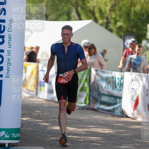 01.09.2024 - 17. Tribühne Triathlon Michael Strokosch http://msf.ph/oto/6909147 01.09.2024 11:51:20 Ziel 396 meine-sportfotos.de