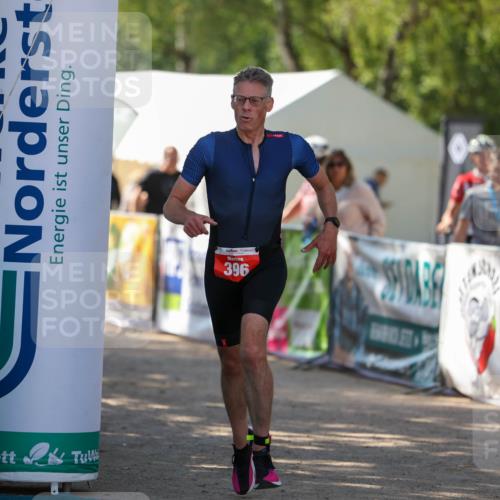 01.09.2024 - 17. Tribühne Triathlon Michael Strokosch http://msf.ph/oto/6909153 01.09.2024 11:51:20 Ziel 396 meine-sportfotos.de