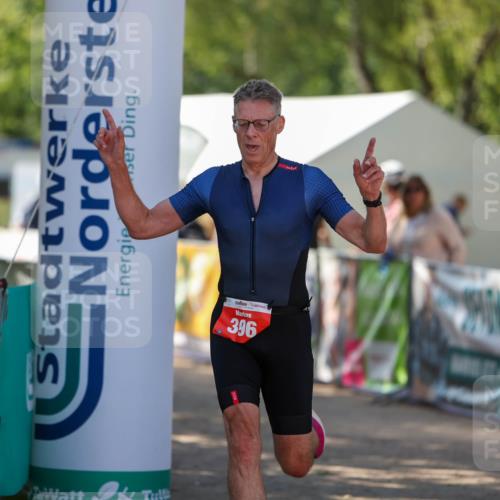 01.09.2024 - 17. Tribühne Triathlon Michael Strokosch http://msf.ph/oto/6909167 01.09.2024 11:51:20 Ziel 396 meine-sportfotos.de