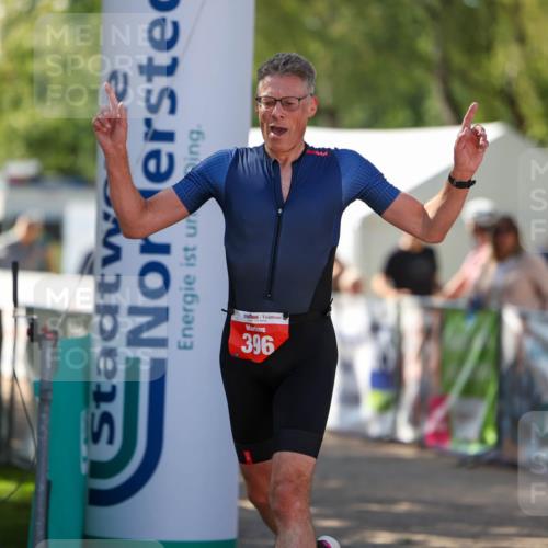 01.09.2024 - 17. Tribühne Triathlon Michael Strokosch http://msf.ph/oto/6909171 01.09.2024 11:51:21 Ziel 396 meine-sportfotos.de