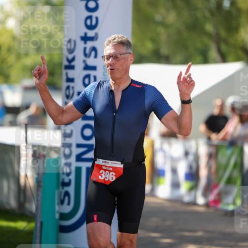 01.09.2024 - 17. Tribühne Triathlon Michael Strokosch http://msf.ph/oto/6909178 01.09.2024 11:51:21 Ziel 396 meine-sportfotos.de