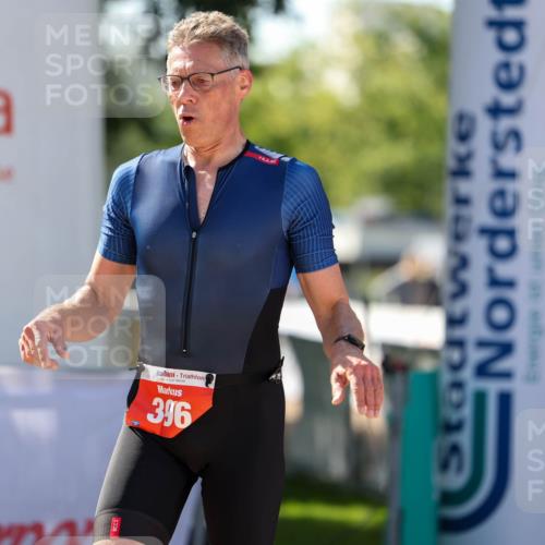 01.09.2024 - 17. Tribühne Triathlon Michael Strokosch http://msf.ph/oto/6909209 01.09.2024 11:51:22 Ziel 396 meine-sportfotos.de