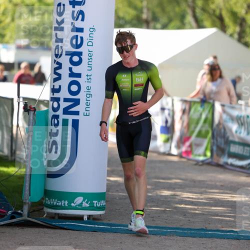 01.09.2024 - 17. Tribühne Triathlon Michael Strokosch http://msf.ph/oto/6909221 01.09.2024 11:51:38 Ziel 310 meine-sportfotos.de