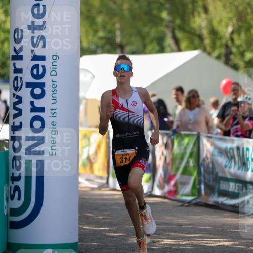01.09.2024 - 17. Tribühne Triathlon Michael Strokosch http://msf.ph/oto/6909278 01.09.2024 11:53:40 Ziel 311 meine-sportfotos.de