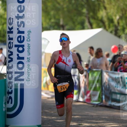 01.09.2024 - 17. Tribühne Triathlon Michael Strokosch http://msf.ph/oto/6909290 01.09.2024 11:53:40 Ziel 311 meine-sportfotos.de