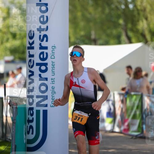 01.09.2024 - 17. Tribühne Triathlon Michael Strokosch http://msf.ph/oto/6909307 01.09.2024 11:53:41 Ziel 311 meine-sportfotos.de