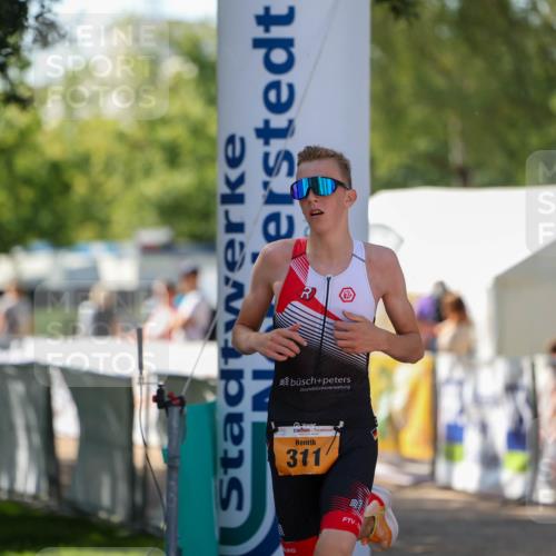 01.09.2024 - 17. Tribühne Triathlon Michael Strokosch http://msf.ph/oto/6909322 01.09.2024 11:53:41 Ziel 311 meine-sportfotos.de