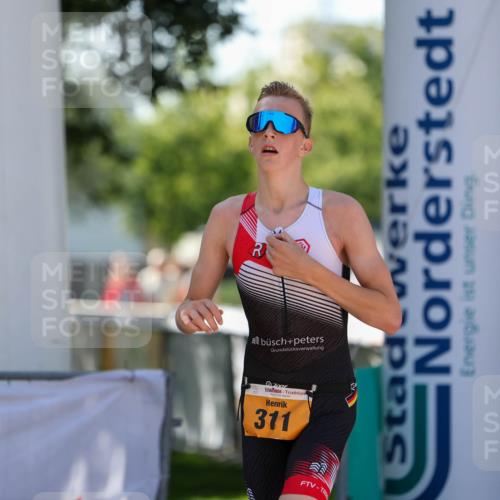 01.09.2024 - 17. Tribühne Triathlon Michael Strokosch http://msf.ph/oto/6909333 01.09.2024 11:53:42 Ziel 311 meine-sportfotos.de