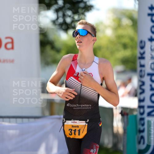 01.09.2024 - 17. Tribühne Triathlon Michael Strokosch http://msf.ph/oto/6909343 01.09.2024 11:53:42 Ziel 311 meine-sportfotos.de