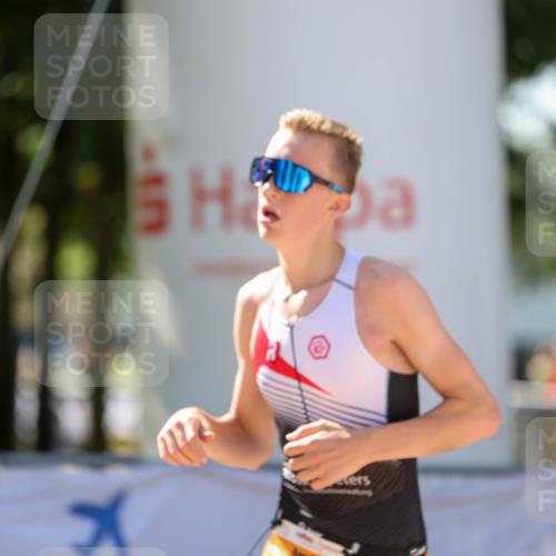 01.09.2024 - 17. Tribühne Triathlon Michael Strokosch http://msf.ph/oto/6909353 01.09.2024 11:53:43 Ziel 311 meine-sportfotos.de