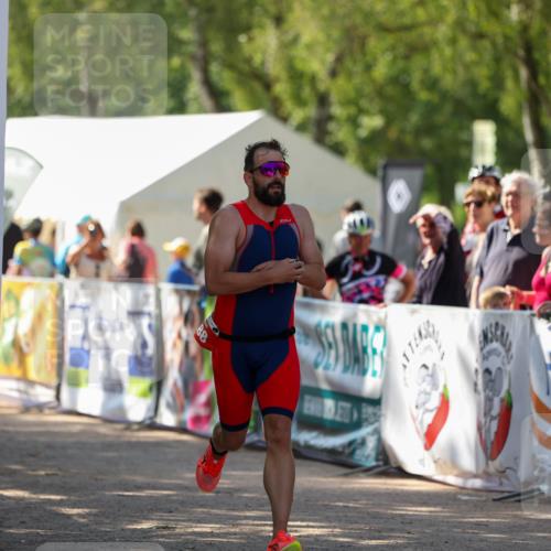 01.09.2024 - 17. Tribühne Triathlon Michael Strokosch http://msf.ph/oto/6909356 01.09.2024 11:54:02 Ziel 388 meine-sportfotos.de