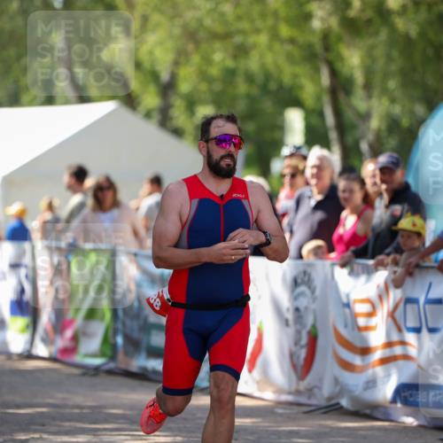 01.09.2024 - 17. Tribühne Triathlon Michael Strokosch http://msf.ph/oto/6909362 01.09.2024 11:54:03 Ziel 388 meine-sportfotos.de