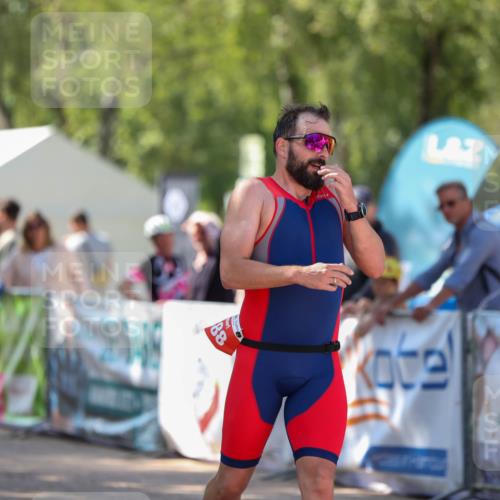 01.09.2024 - 17. Tribühne Triathlon Michael Strokosch http://msf.ph/oto/6909382 01.09.2024 11:54:03 Ziel 388 meine-sportfotos.de