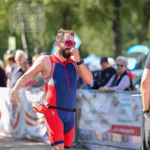 01.09.2024 - 17. Tribühne Triathlon Michael Strokosch http://msf.ph/oto/6909395 01.09.2024 11:54:04 Ziel 388 meine-sportfotos.de