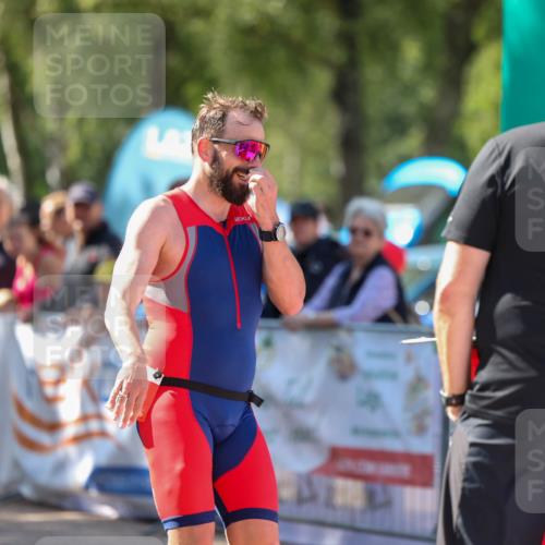 01.09.2024 - 17. Tribühne Triathlon Michael Strokosch http://msf.ph/oto/6909400 01.09.2024 11:54:04 Ziel 388 meine-sportfotos.de
