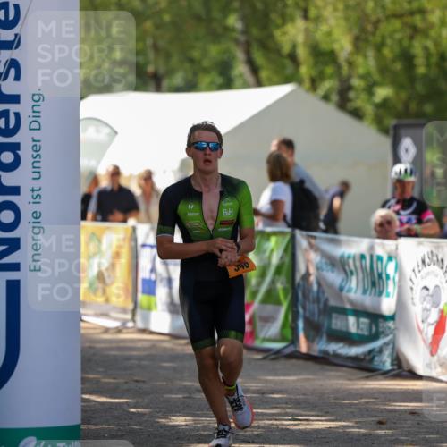01.09.2024 - 17. Tribühne Triathlon Michael Strokosch http://msf.ph/oto/6909506 01.09.2024 11:55:39 Ziel 346 meine-sportfotos.de