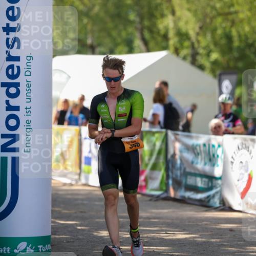 01.09.2024 - 17. Tribühne Triathlon Michael Strokosch http://msf.ph/oto/6909521 01.09.2024 11:55:39 Ziel 346 meine-sportfotos.de