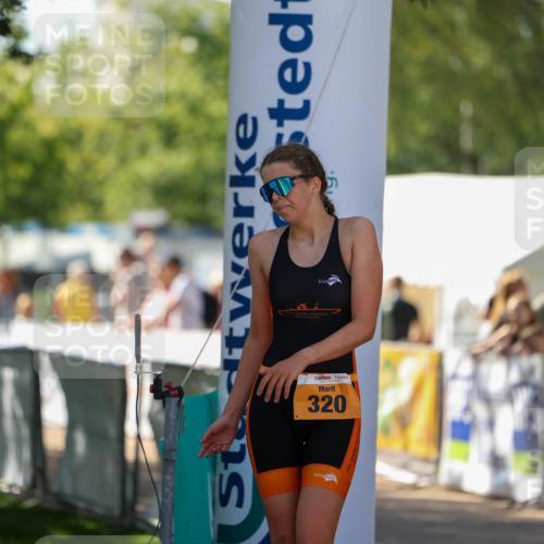 01.09.2024 - 17. Tribühne Triathlon Michael Strokosch http://msf.ph/oto/6909620 01.09.2024 11:57:18 Ziel 320 meine-sportfotos.de