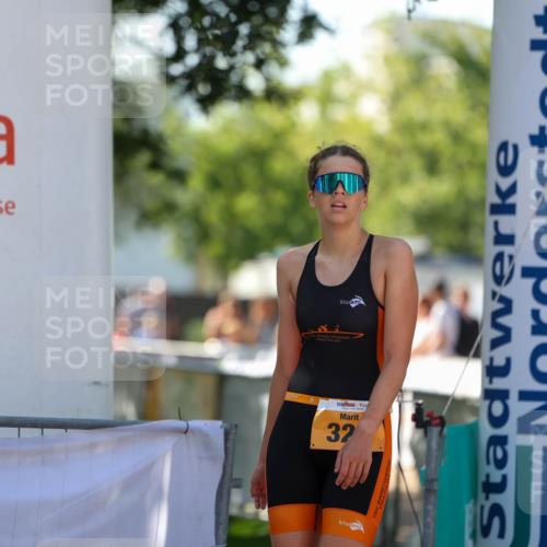 01.09.2024 - 17. Tribühne Triathlon Michael Strokosch http://msf.ph/oto/6909640 01.09.2024 11:57:19 Ziel 320 meine-sportfotos.de