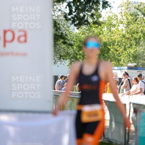 01.09.2024 - 17. Tribühne Triathlon Michael Strokosch http://msf.ph/oto/6909646 01.09.2024 11:57:20 Ziel 320 meine-sportfotos.de