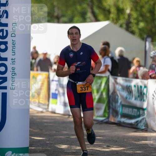 01.09.2024 - 17. Tribühne Triathlon Michael Strokosch http://msf.ph/oto/6909676 01.09.2024 11:57:38 Ziel 337 meine-sportfotos.de