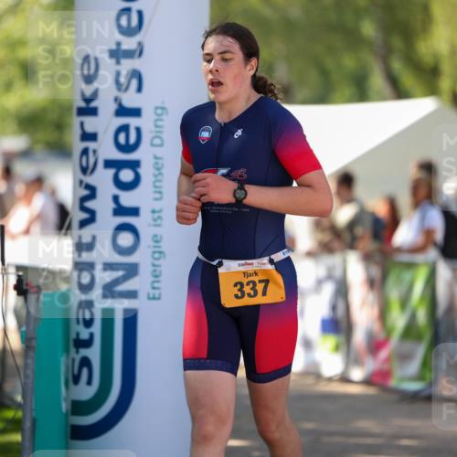 01.09.2024 - 17. Tribühne Triathlon Michael Strokosch http://msf.ph/oto/6909698 01.09.2024 11:57:39 Ziel 337 meine-sportfotos.de