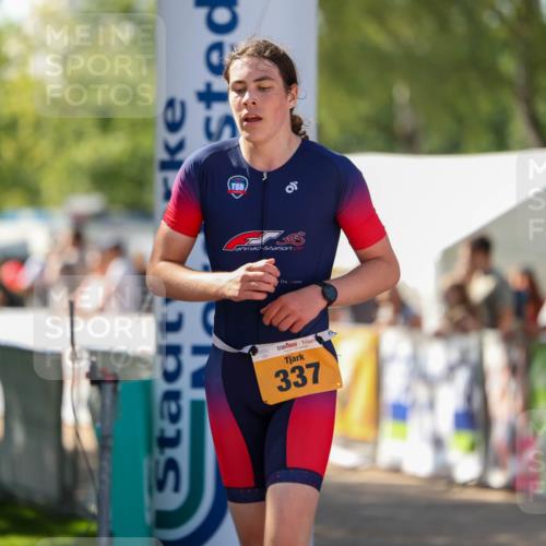 01.09.2024 - 17. Tribühne Triathlon Michael Strokosch http://msf.ph/oto/6909702 01.09.2024 11:57:39 Ziel 337 meine-sportfotos.de
