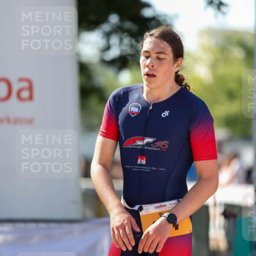 01.09.2024 - 17. Tribühne Triathlon Michael Strokosch http://msf.ph/oto/6909720 01.09.2024 11:57:41 Ziel 337 meine-sportfotos.de