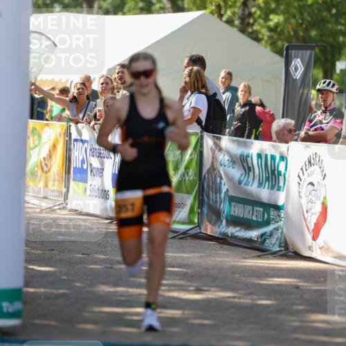 01.09.2024 - 17. Tribühne Triathlon Michael Strokosch http://msf.ph/oto/6909740 01.09.2024 11:58:08 Ziel 357, 367, 432 meine-sportfotos.de