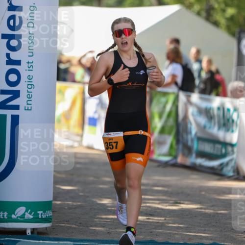 01.09.2024 - 17. Tribühne Triathlon Michael Strokosch http://msf.ph/oto/6909754 01.09.2024 11:58:08 Ziel 357, 367, 432 meine-sportfotos.de