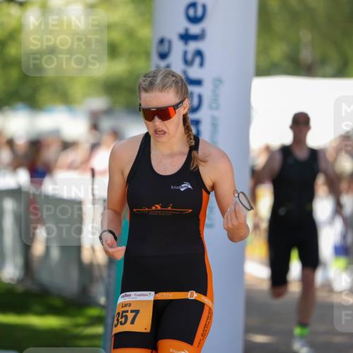 01.09.2024 - 17. Tribühne Triathlon Michael Strokosch http://msf.ph/oto/6909796 01.09.2024 11:58:10 Ziel 357, 367, 432 meine-sportfotos.de
