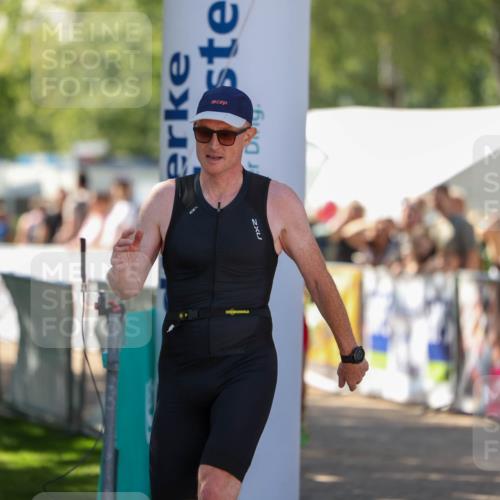 01.09.2024 - 17. Tribühne Triathlon Michael Strokosch http://msf.ph/oto/6909843 01.09.2024 11:58:12 Ziel 357, 367, 432 meine-sportfotos.de