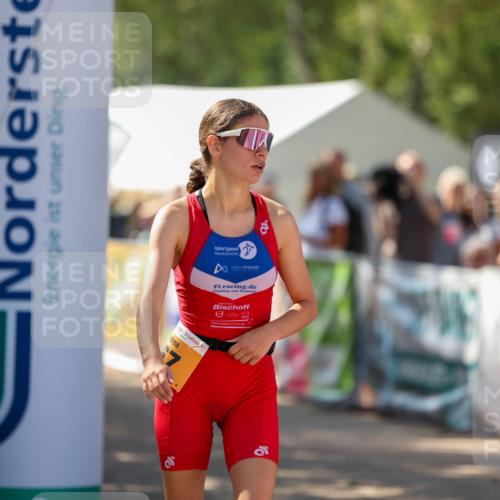 01.09.2024 - 17. Tribühne Triathlon Michael Strokosch http://msf.ph/oto/6909926 01.09.2024 11:58:16 Ziel 367, 432 meine-sportfotos.de