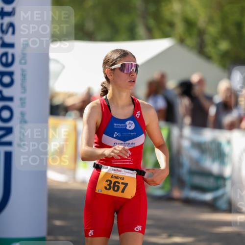 01.09.2024 - 17. Tribühne Triathlon Michael Strokosch http://msf.ph/oto/6909934 01.09.2024 11:58:16 Ziel 367, 432 meine-sportfotos.de