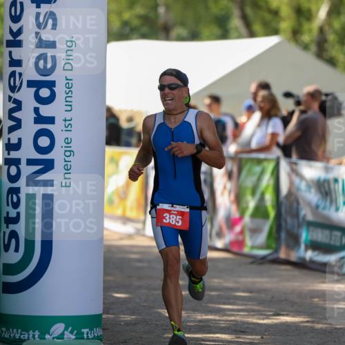 01.09.2024 - 17. Tribühne Triathlon Michael Strokosch http://msf.ph/oto/6909974 01.09.2024 11:58:50 Ziel 385 meine-sportfotos.de