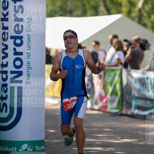 01.09.2024 - 17. Tribühne Triathlon Michael Strokosch http://msf.ph/oto/6909990 01.09.2024 11:58:50 Ziel 385 meine-sportfotos.de