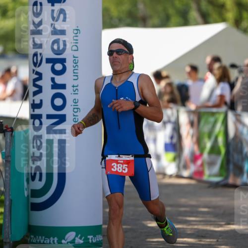 01.09.2024 - 17. Tribühne Triathlon Michael Strokosch http://msf.ph/oto/6909993 01.09.2024 11:58:50 Ziel 385 meine-sportfotos.de