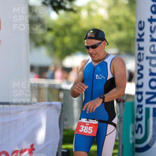 01.09.2024 - 17. Tribühne Triathlon Michael Strokosch http://msf.ph/oto/6910019 01.09.2024 11:58:52 Ziel 385 meine-sportfotos.de