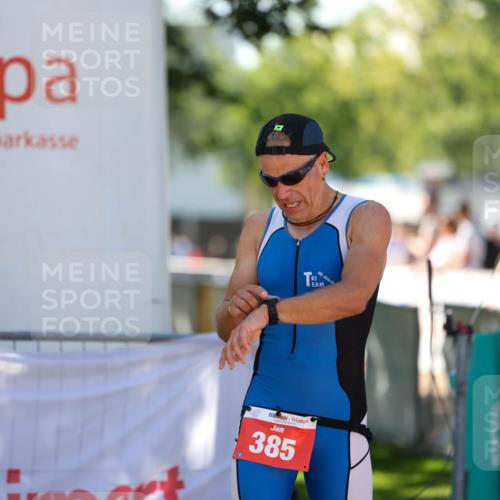 01.09.2024 - 17. Tribühne Triathlon Michael Strokosch http://msf.ph/oto/6910025 01.09.2024 11:58:52 Ziel 385 meine-sportfotos.de