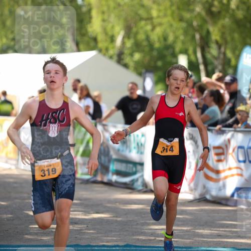 01.09.2024 - 17. Tribühne Triathlon Michael Strokosch http://msf.ph/oto/6910085 01.09.2024 11:59:45 Ziel 314, 319 meine-sportfotos.de