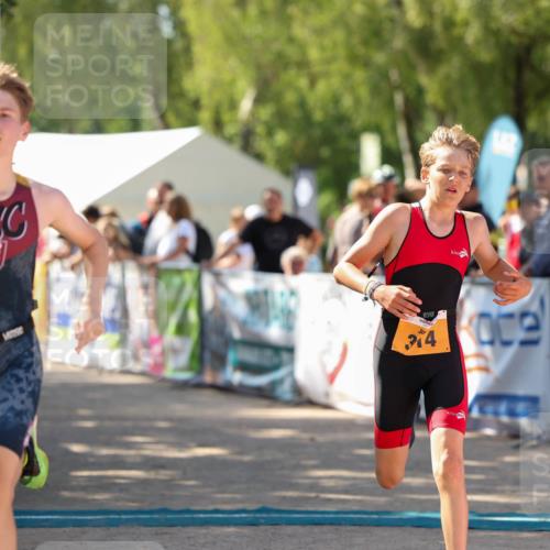 01.09.2024 - 17. Tribühne Triathlon Michael Strokosch http://msf.ph/oto/6910095 01.09.2024 11:59:46 Ziel 314, 319 meine-sportfotos.de