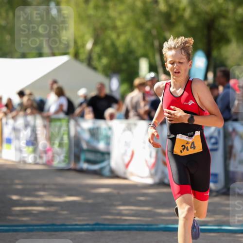 01.09.2024 - 17. Tribühne Triathlon Michael Strokosch http://msf.ph/oto/6910103 01.09.2024 11:59:46 Ziel 314, 319 meine-sportfotos.de