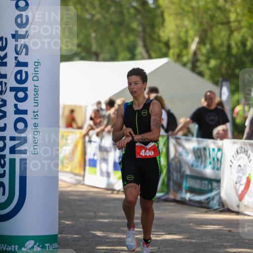 01.09.2024 - 17. Tribühne Triathlon Michael Strokosch http://msf.ph/oto/6910146 01.09.2024 11:59:58 Ziel 446 meine-sportfotos.de