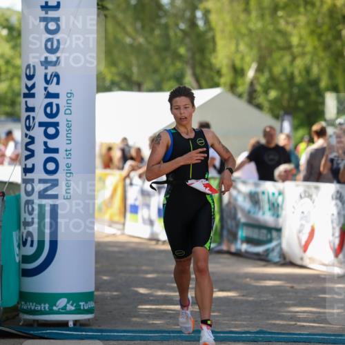 01.09.2024 - 17. Tribühne Triathlon Michael Strokosch http://msf.ph/oto/6910163 01.09.2024 11:59:58 Ziel 446 meine-sportfotos.de