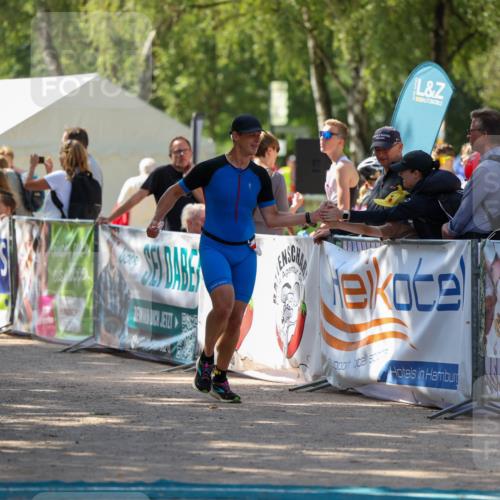01.09.2024 - 17. Tribühne Triathlon Michael Strokosch http://msf.ph/oto/6910221 01.09.2024 12:00:30 Ziel 417 meine-sportfotos.de