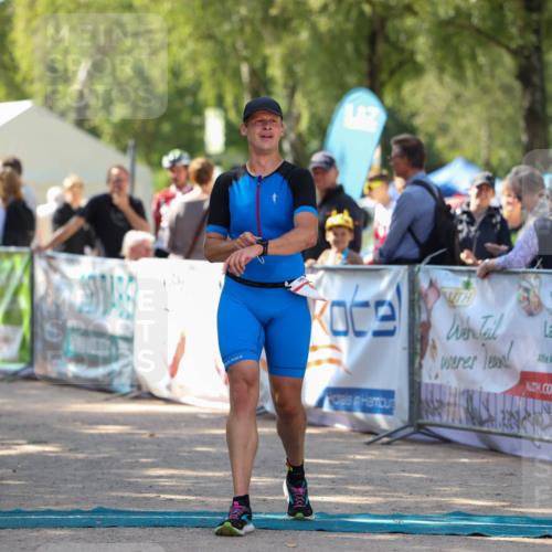 01.09.2024 - 17. Tribühne Triathlon Michael Strokosch http://msf.ph/oto/6910276 01.09.2024 12:00:33 Ziel 417 meine-sportfotos.de