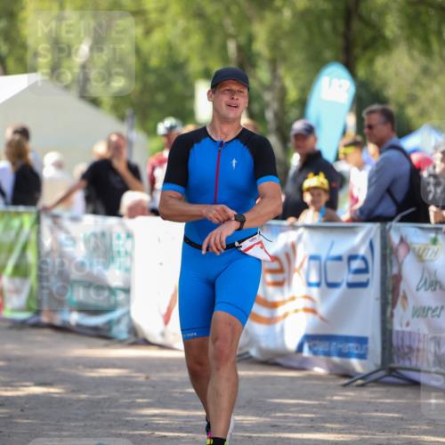 01.09.2024 - 17. Tribühne Triathlon Michael Strokosch http://msf.ph/oto/6910282 01.09.2024 12:00:33 Ziel 417 meine-sportfotos.de